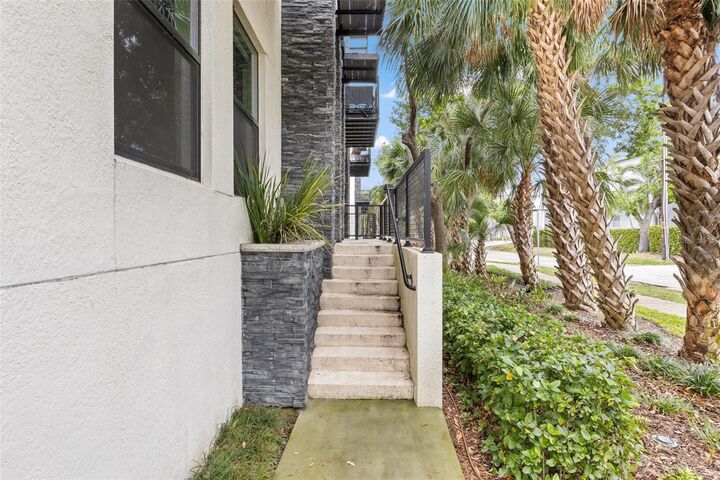 Property Photo:  4810 W McElroy Avenue 4  FL 33611 