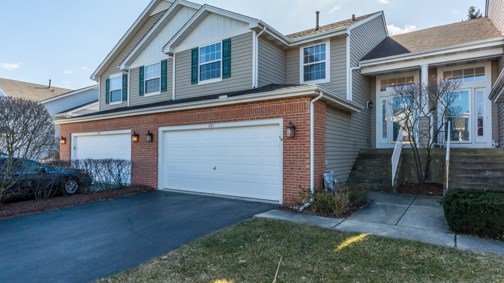 Property Photo: 261 Weather Hill Drive IL 60527