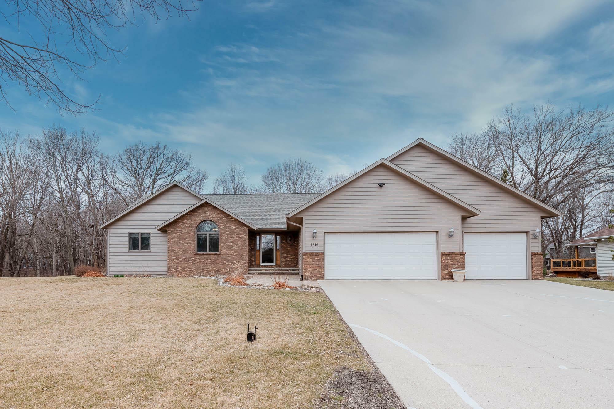 Property Photo:  1616 Northridge Lane  MN 56003 