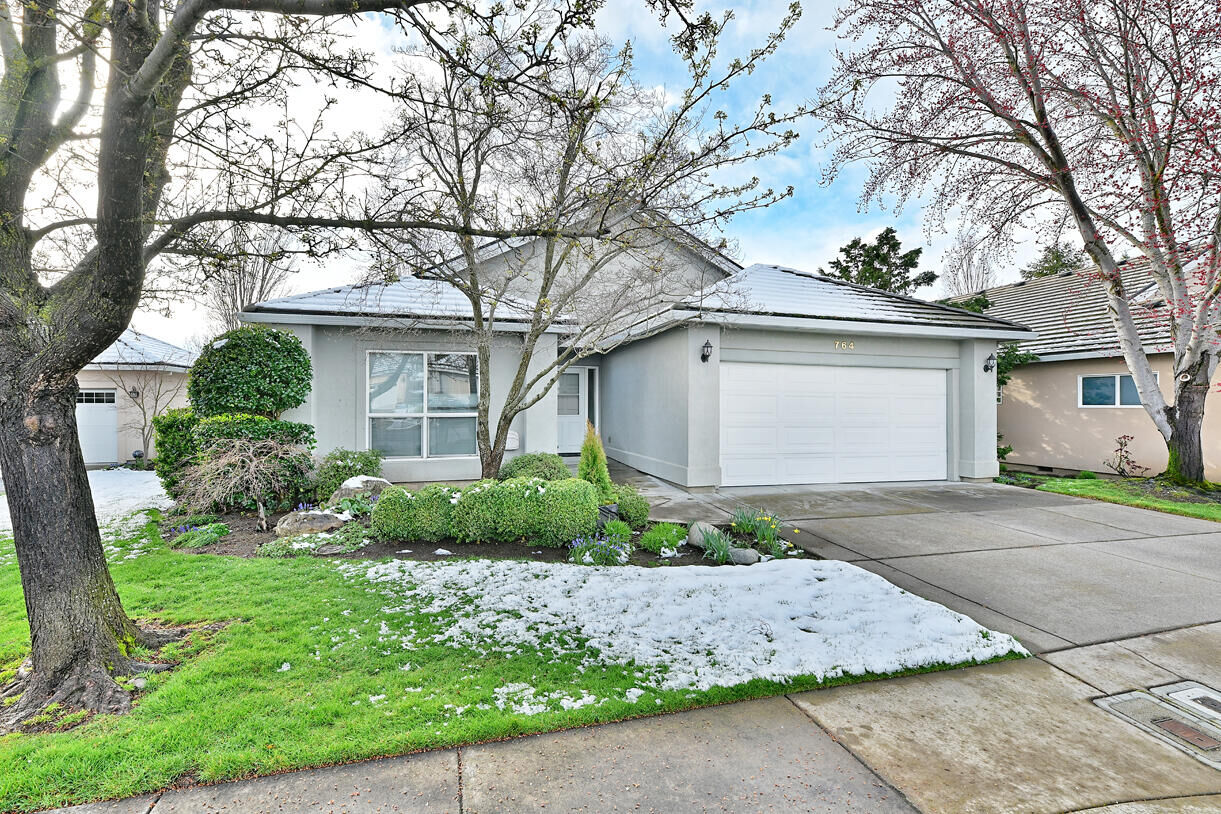 Property Photo:  764 Fernwood Drive  OR 97504 