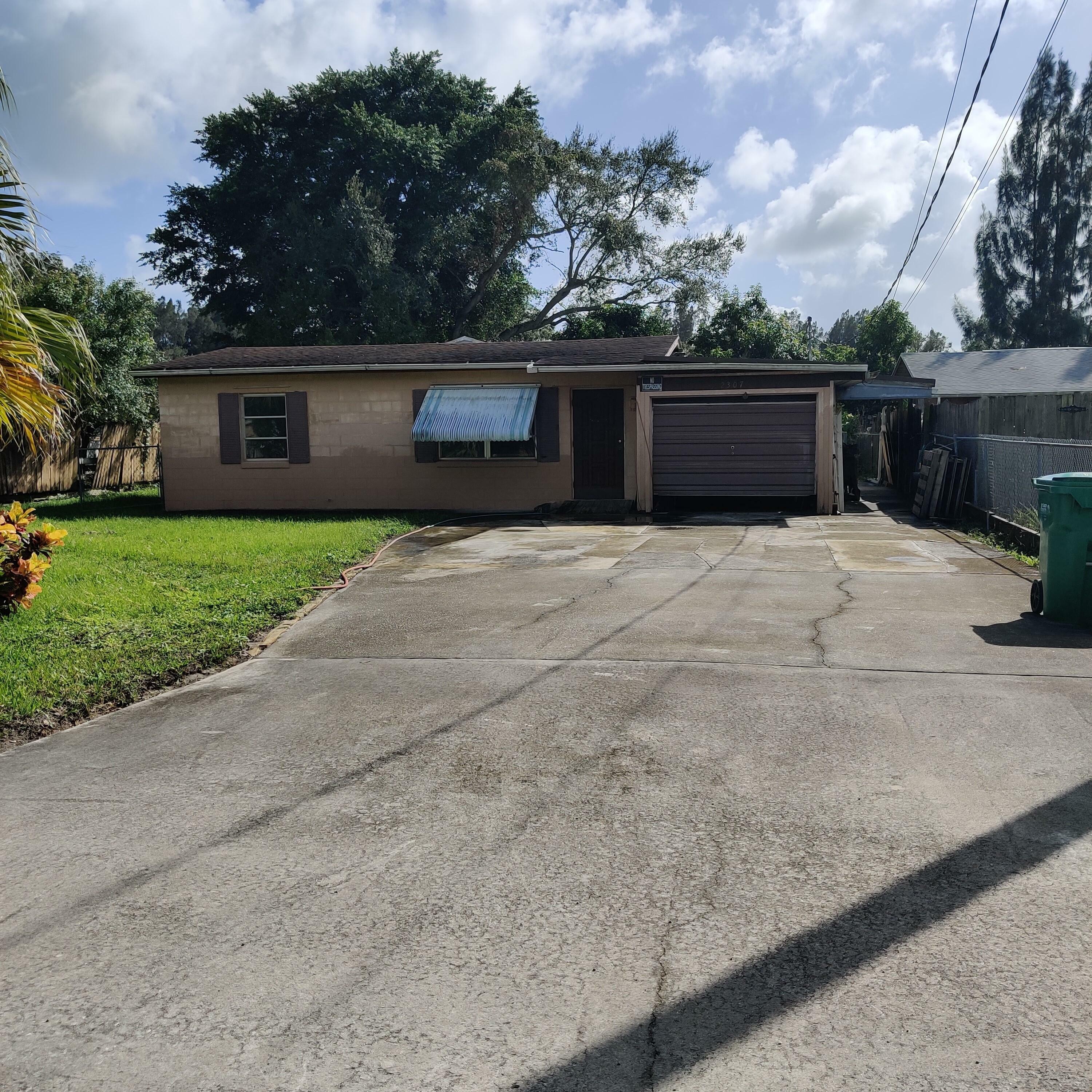 Property Photo:  2307 Elizabeth Avenue  FL 34982 