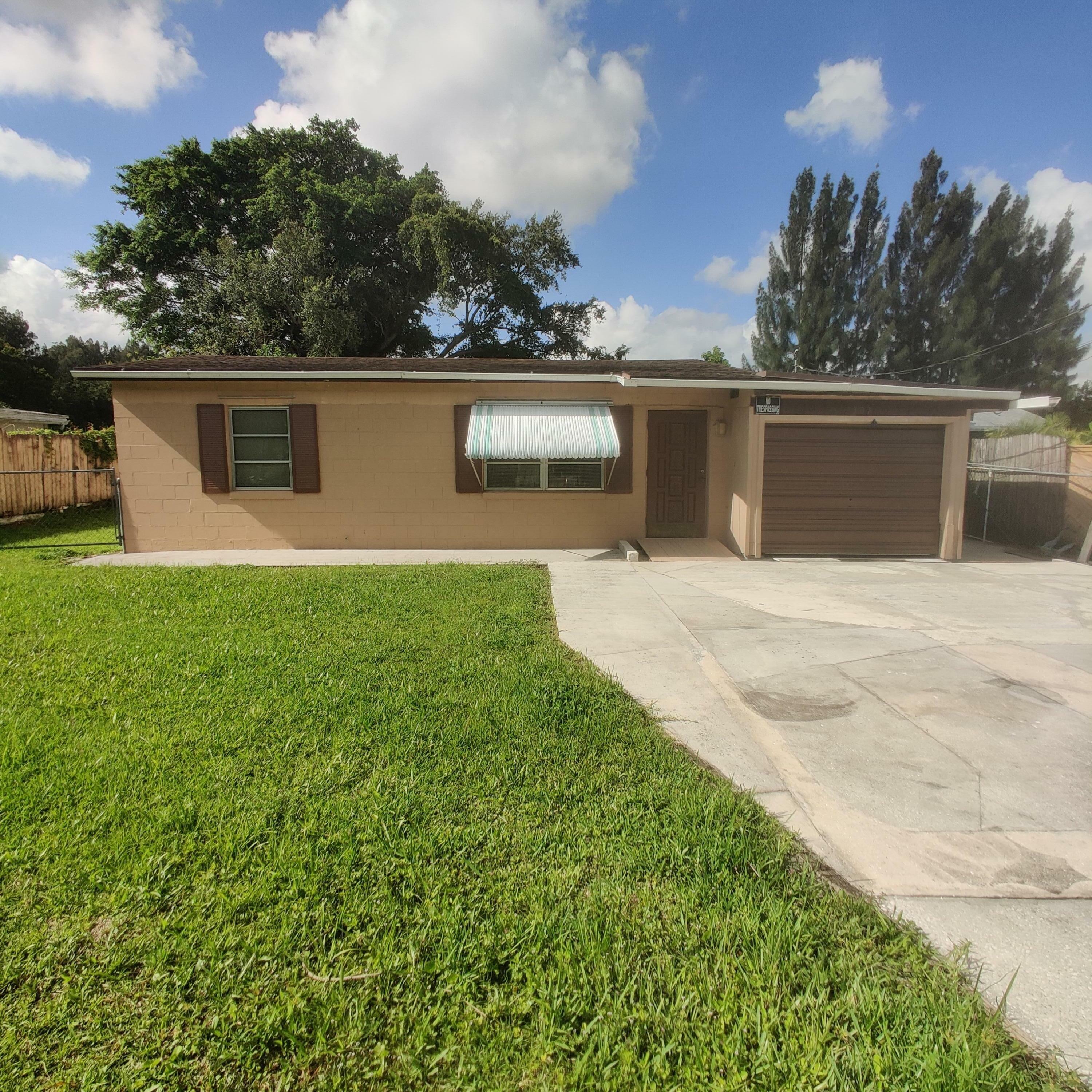 Property Photo: 2307 Elizabeth Avenue FL 34982
