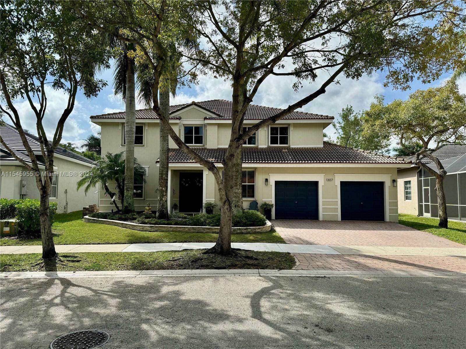 Property Photo:  1307 Peregrine Way  FL 33327 