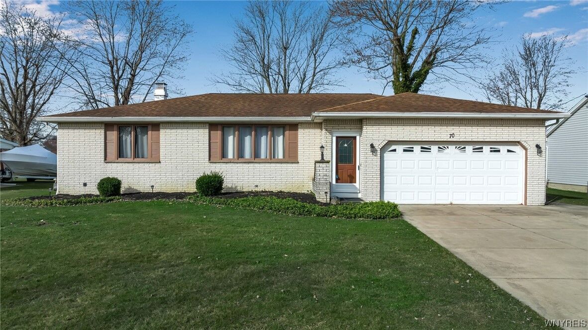 Property Photo: 70 Creekview Drive NY 14224
