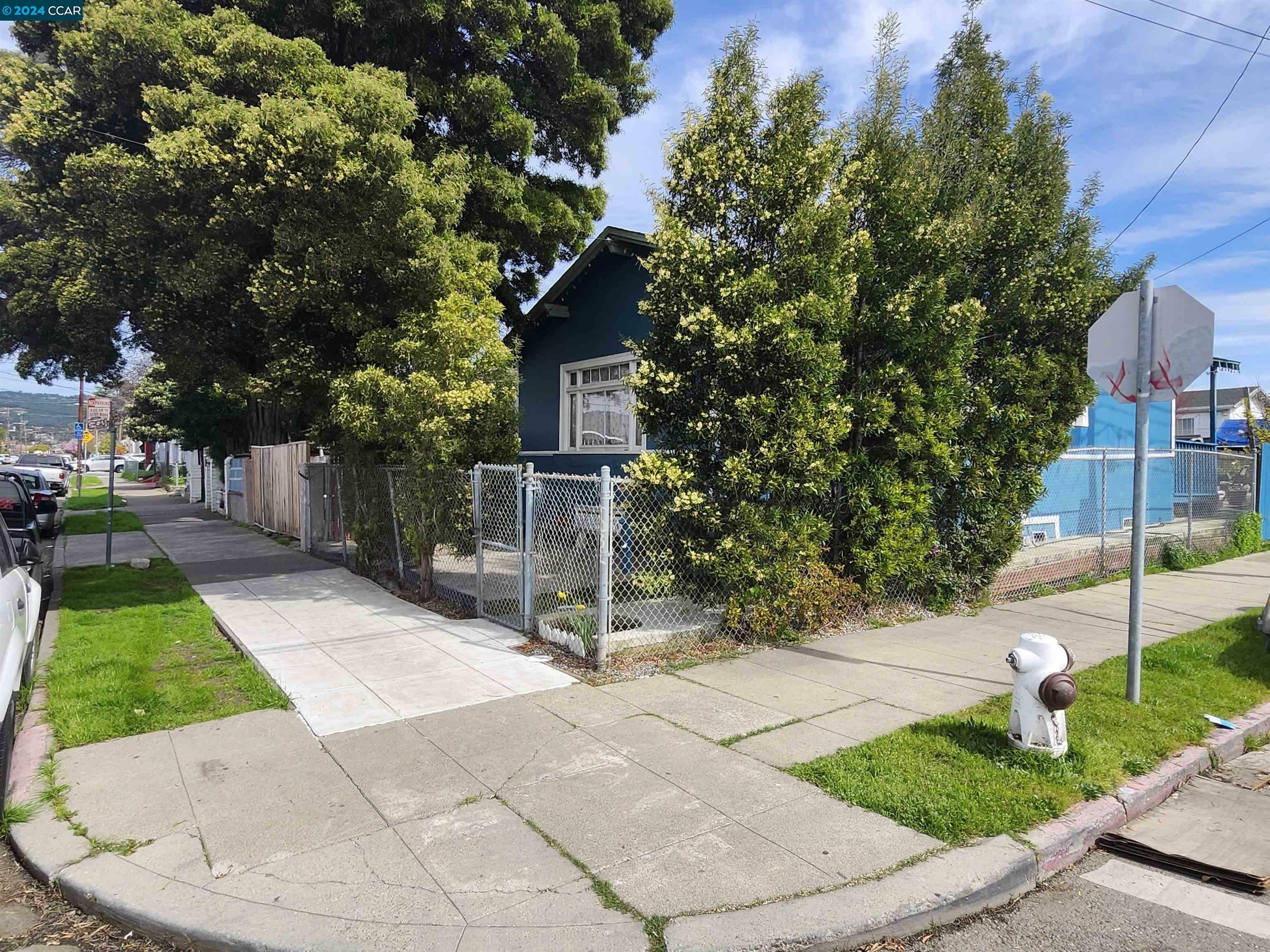 Property Photo:  1604 57th Ave  CA 94621 