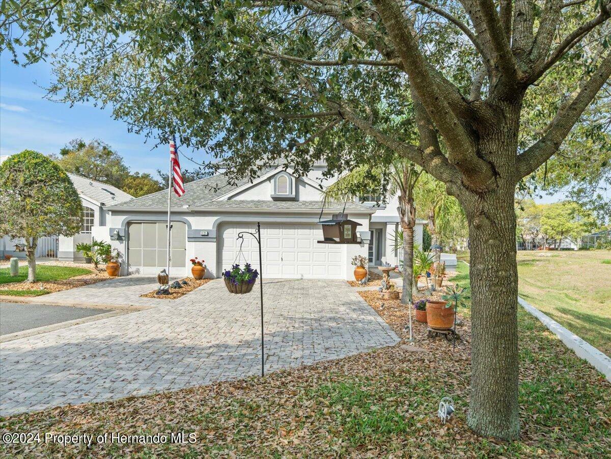 Property Photo: 1121 El Portico Lane FL 34608