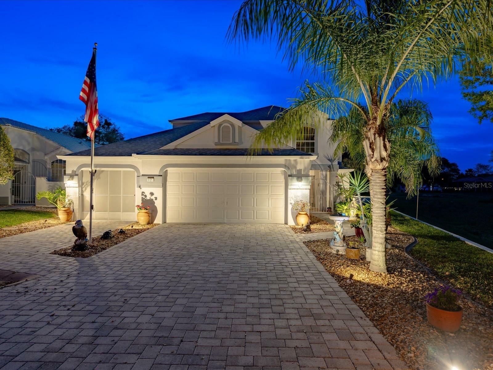 Property Photo: 1121 El Portico Lane FL 34608