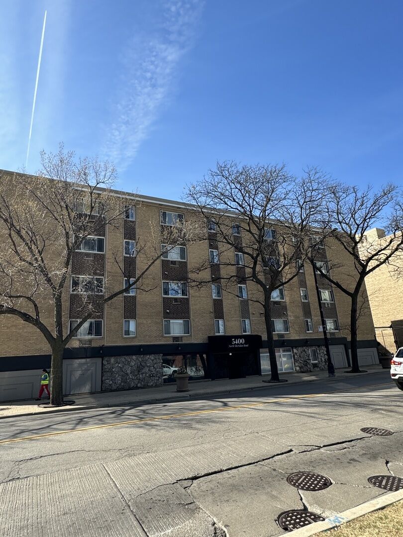 Property Photo: 5400 N Sheridan Road 305 IL 60640