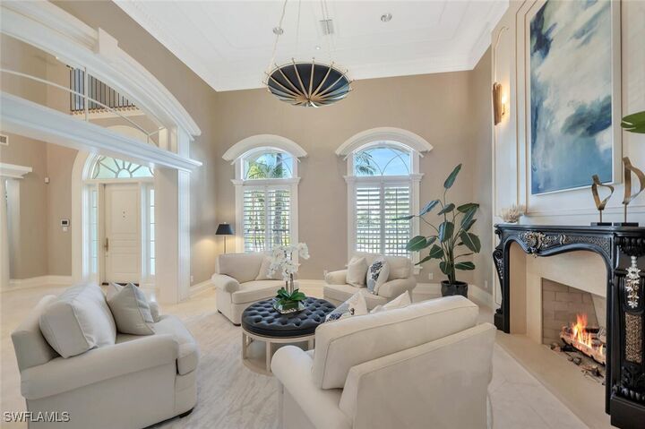 Property Photo: 40 5th Avenue S FL 34102