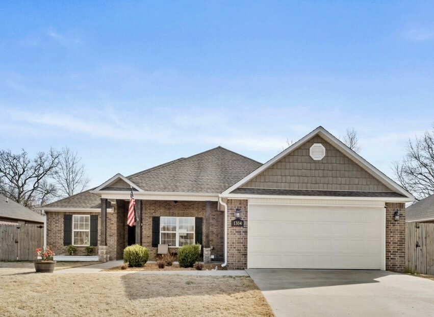 Property Photo:  1304 W Kelley Drive  AR 72756 