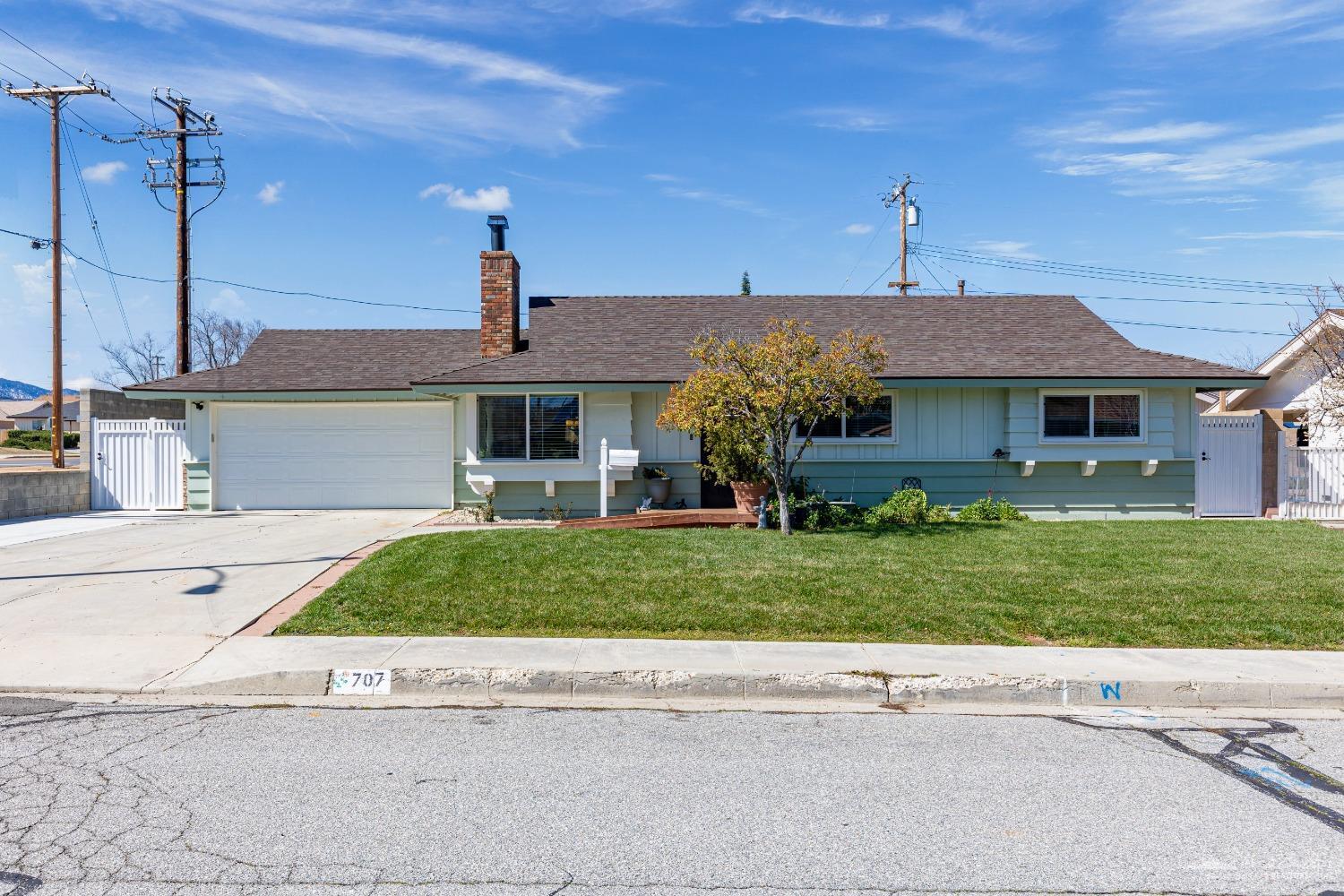 Property Photo: 707 Mulberry Street CA 93561