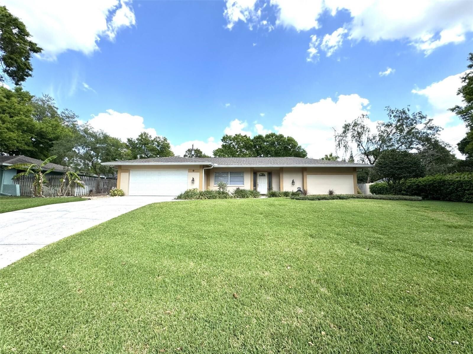 Property Photo:  503 Royal Greens Drive  FL 33617 