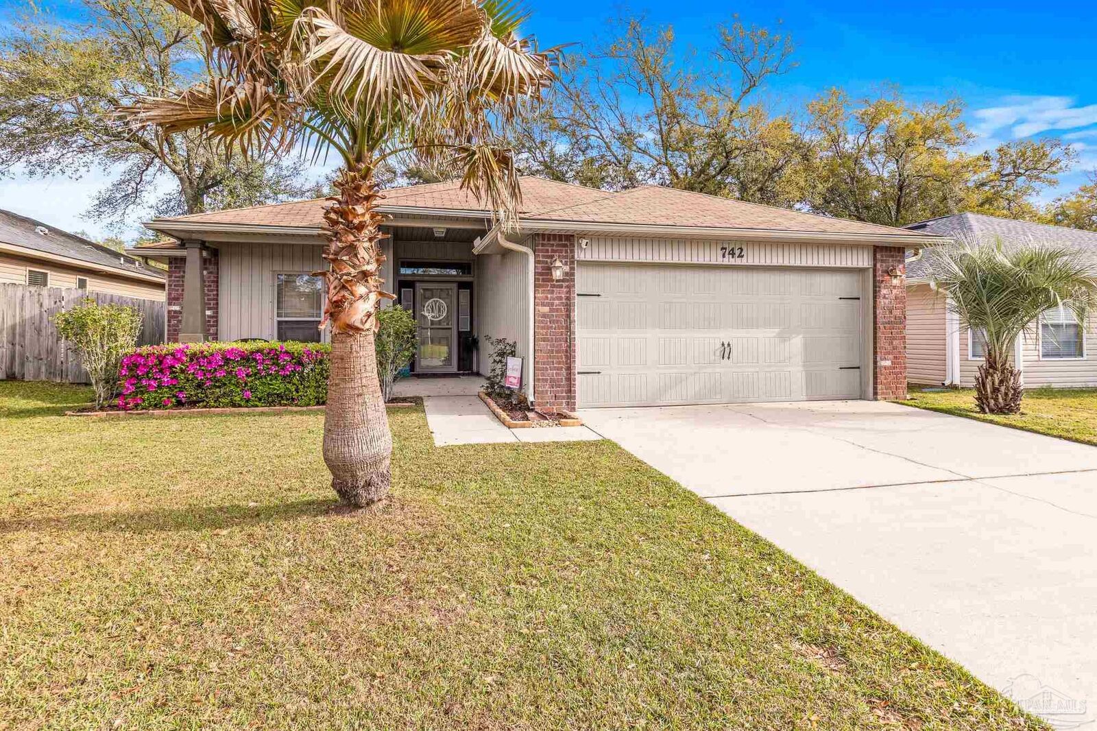 Property Photo: 742 Forgotten Creek Ln FL 32514