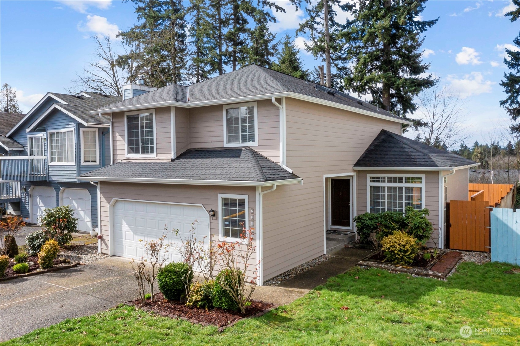 Property Photo: 22637 102 Place SE WA 98031