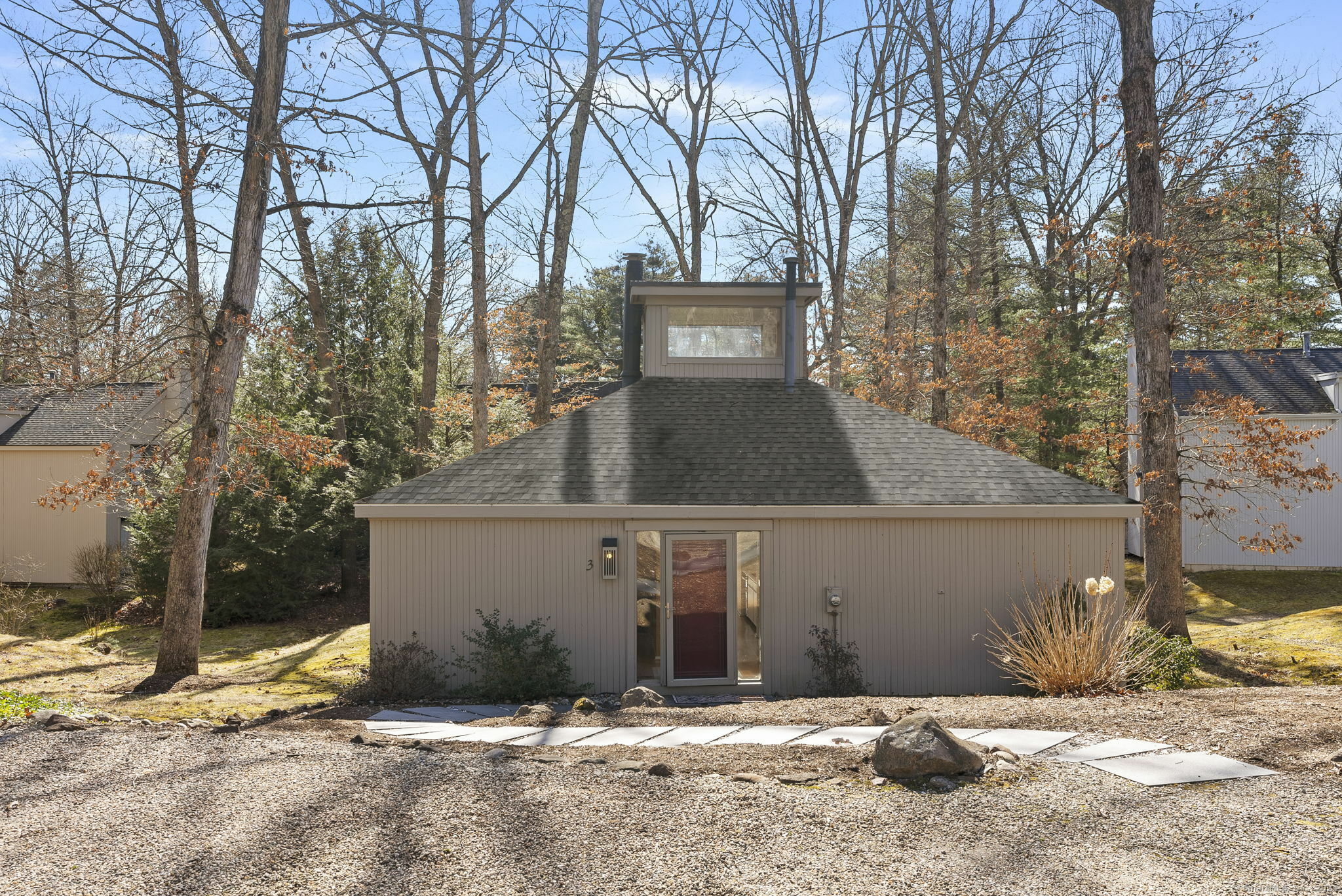 Property Photo:  3 Edgewood Circle 3  CT 06001 