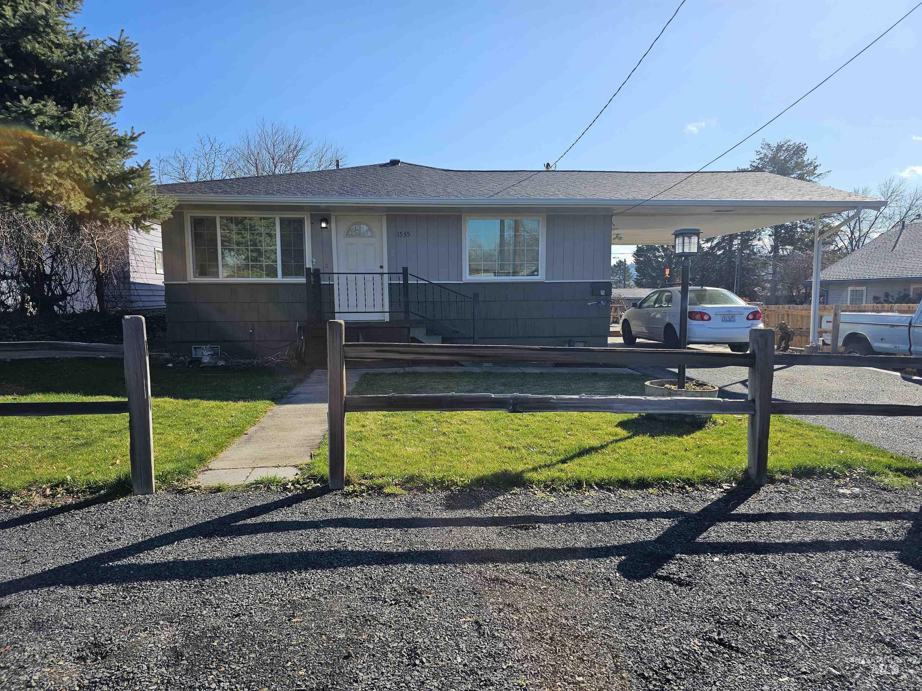 Property Photo:  1535 8th St  WA 99403 