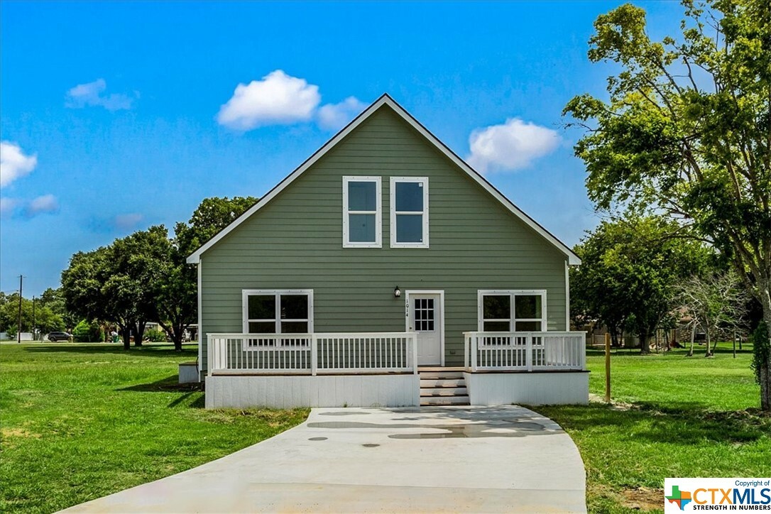 Property Photo:  1014 Humphrey Avenue  TX 77465 