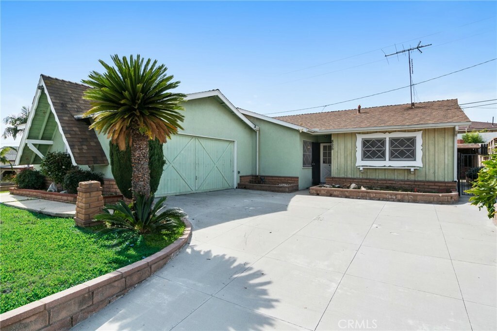 Property Photo:  825 N Adobe Avenue  CA 90640 