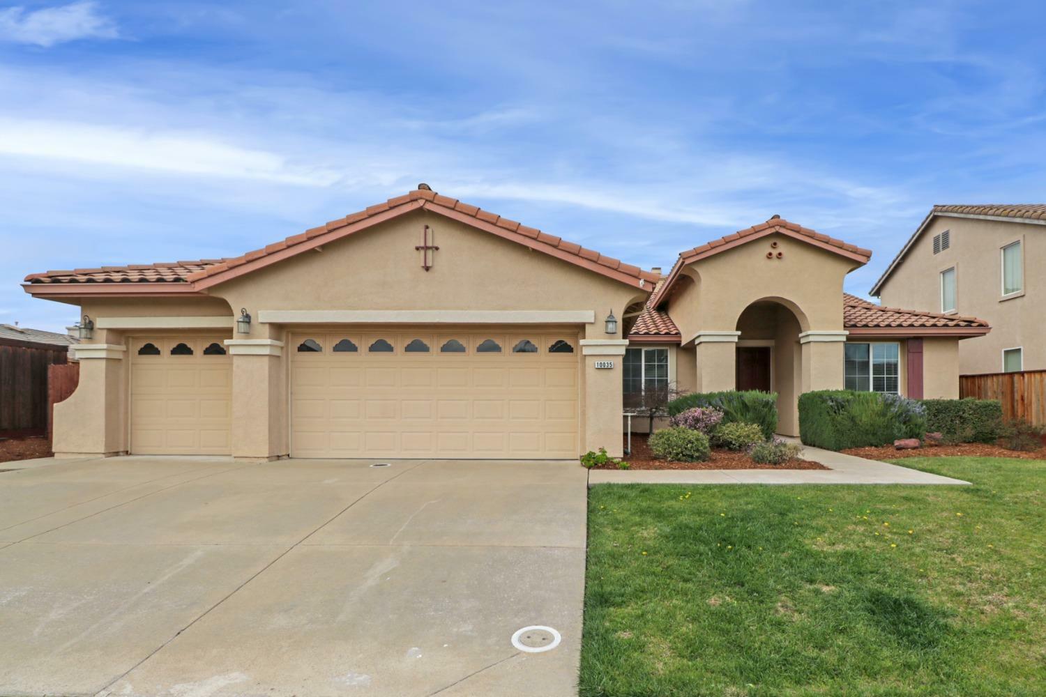 Property Photo: 10035 Cameron Pines Way CA 95829
