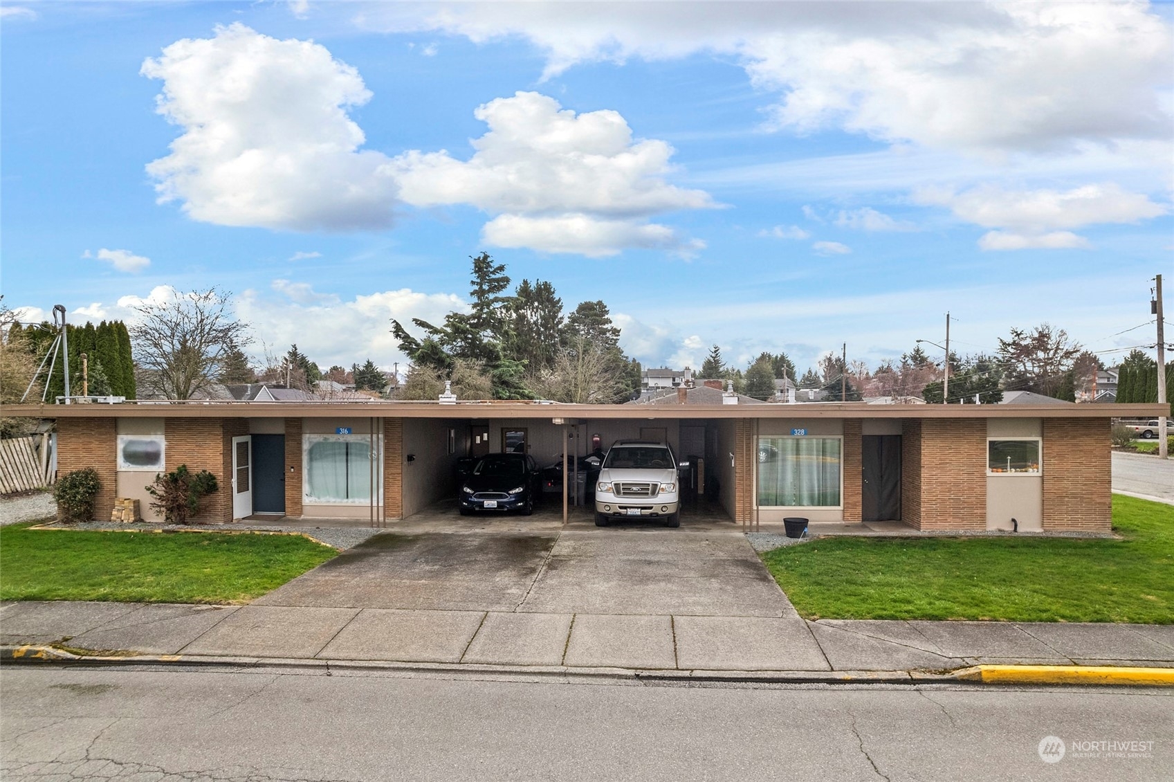 Property Photo:  316 -328 W Victoria Avenue  WA 98233 