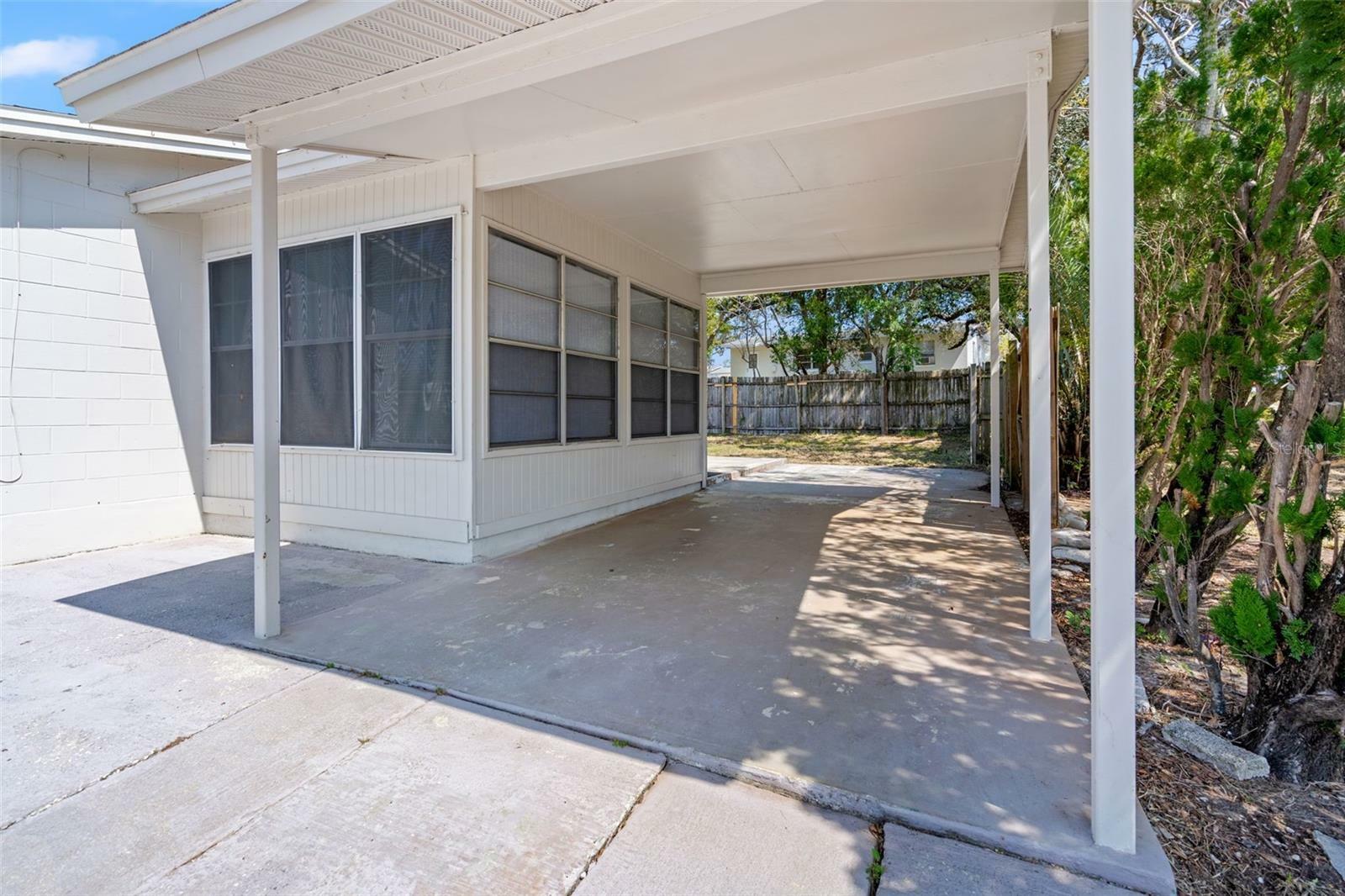 Property Photo:  1014 Embassy Avenue  FL 34606 