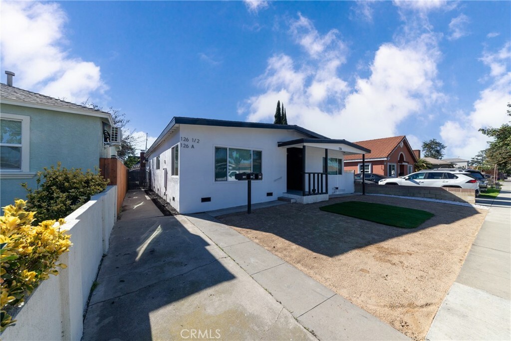 Property Photo:  126 W Plymouth Street  CA 90805 