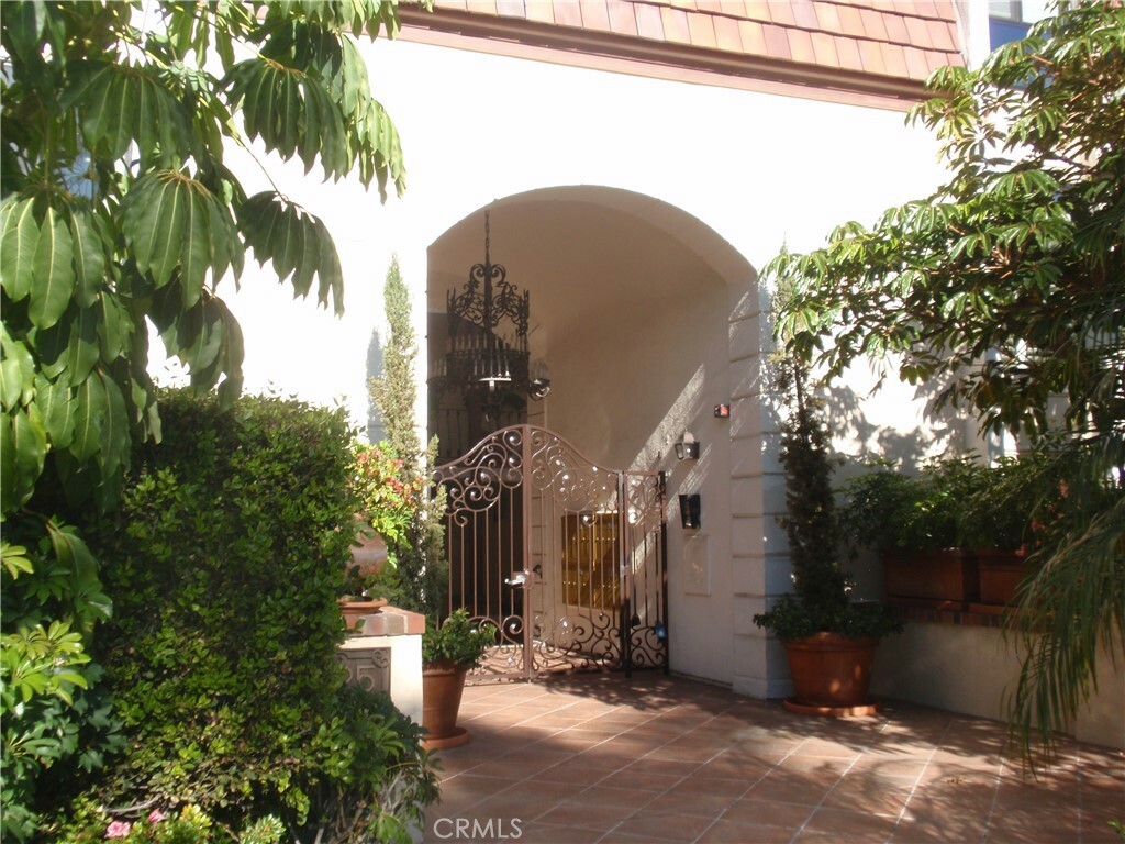 Property Photo:  2525 Via Campesina 401  CA 90274 