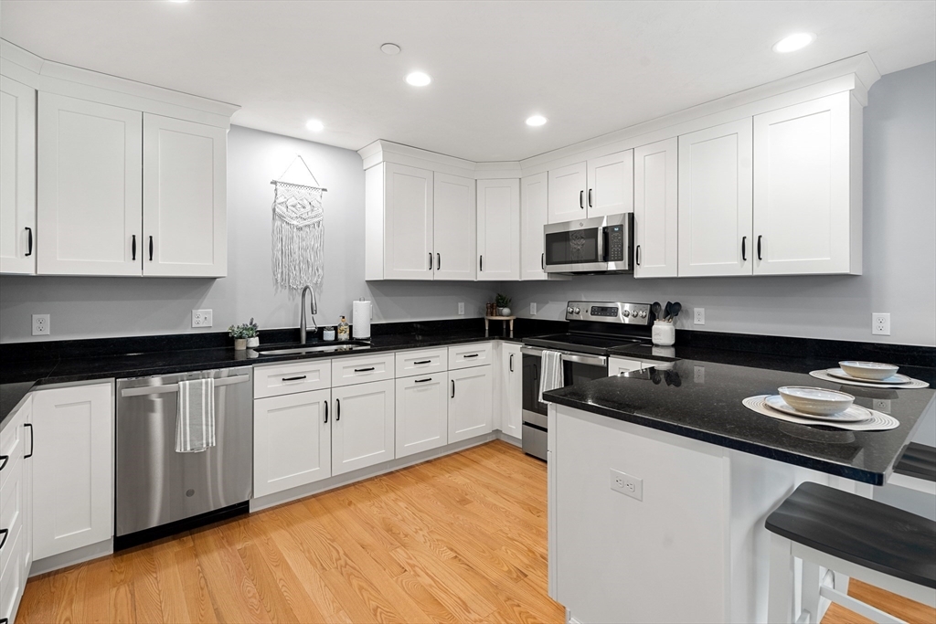 Property Photo: 168 Lowell St 5 (29) MA 01887
