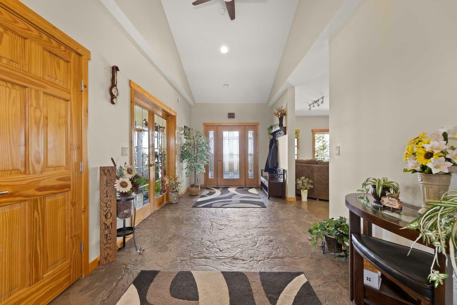 Photo de la propriété: 38139 Range Road 265 AB T4E 0Z3