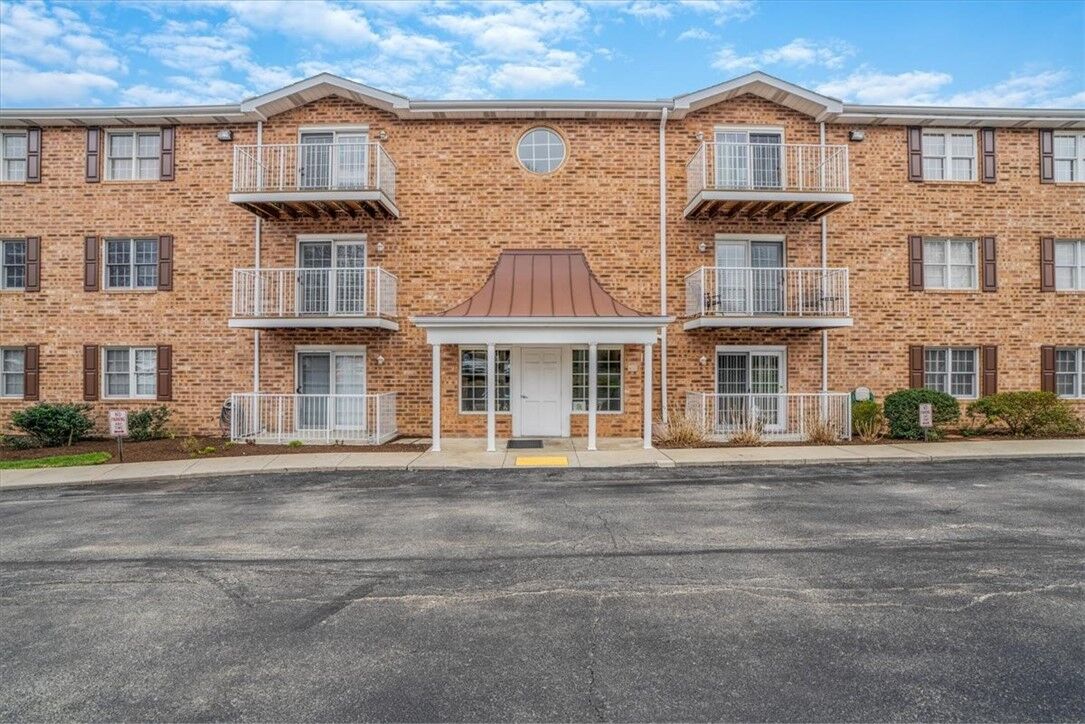 Property Photo: 405 Dehaven Court PA 15116