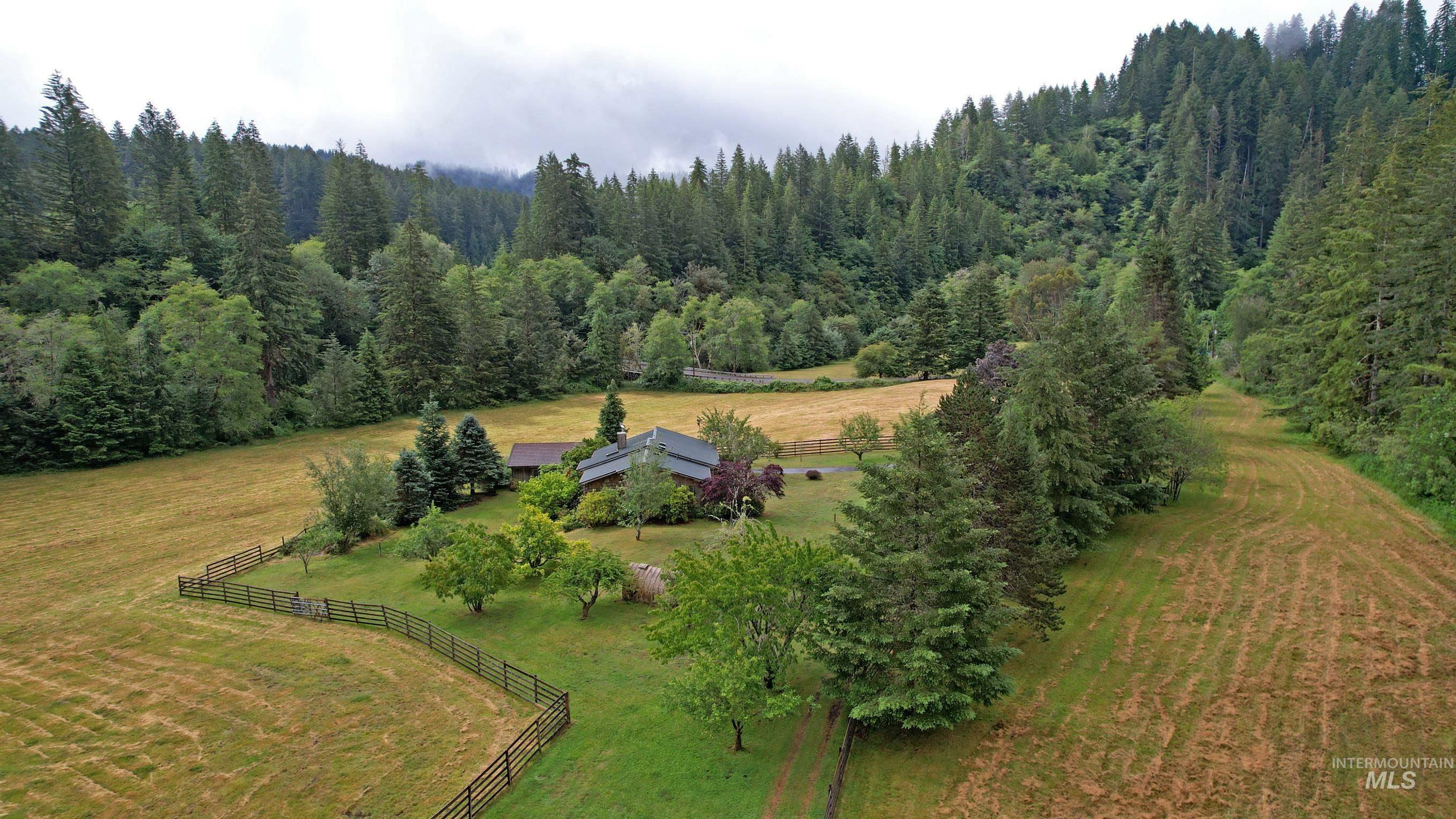 Property Photo:  89801 Upper North Fork Rd  OR 97439 