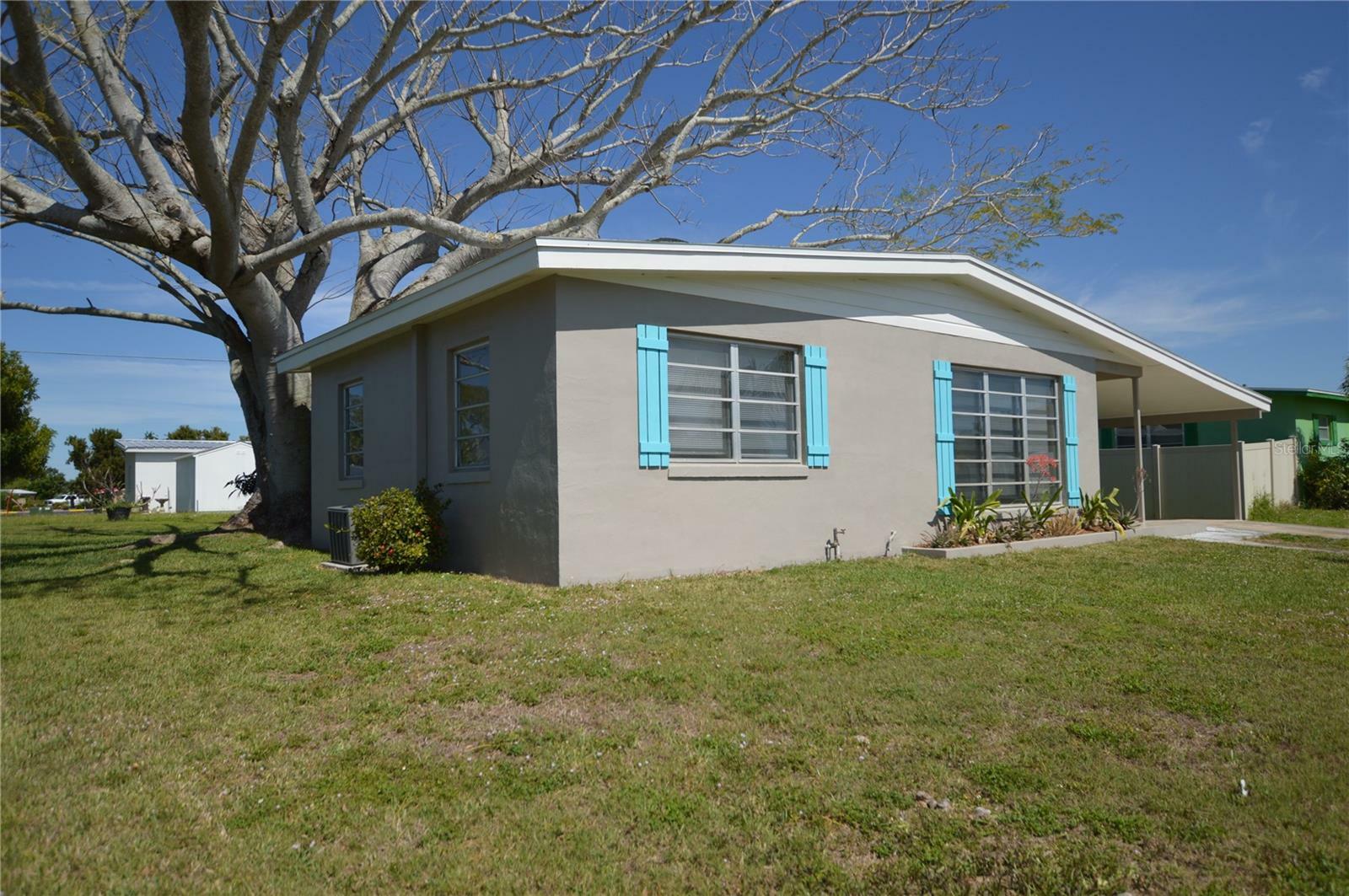 Property Photo:  22138 Catherine Avenue  FL 33952 