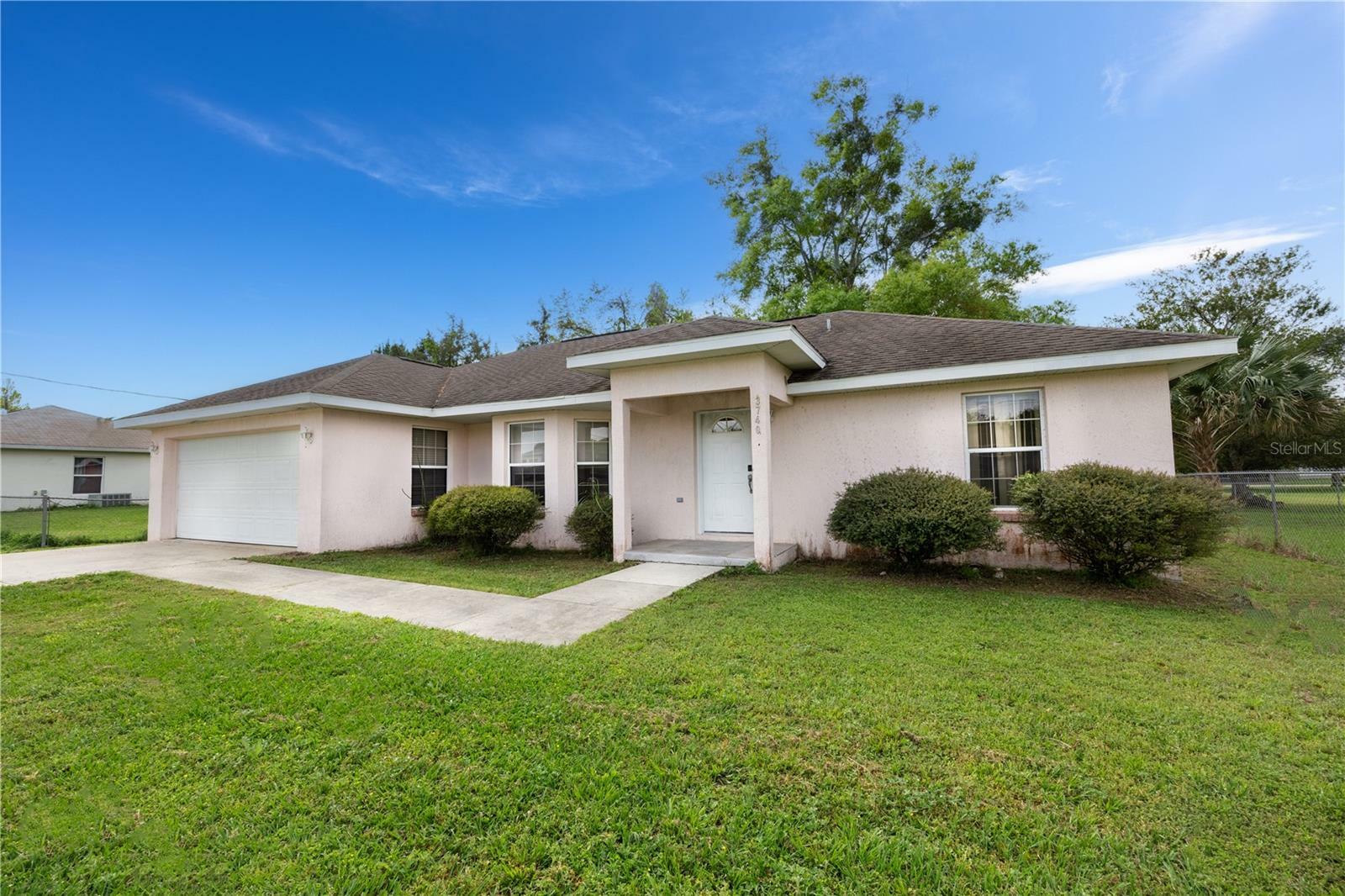 Property Photo: 3740 SE 136th Place FL 34491