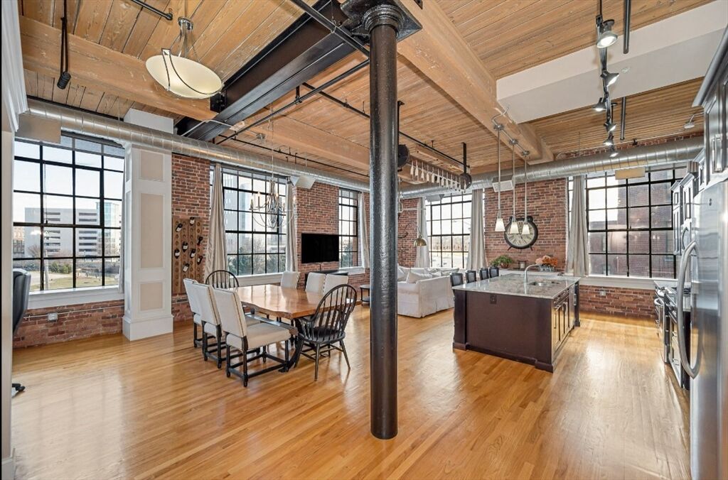 Property Photo: 491 Dutton St 302 MA 01854