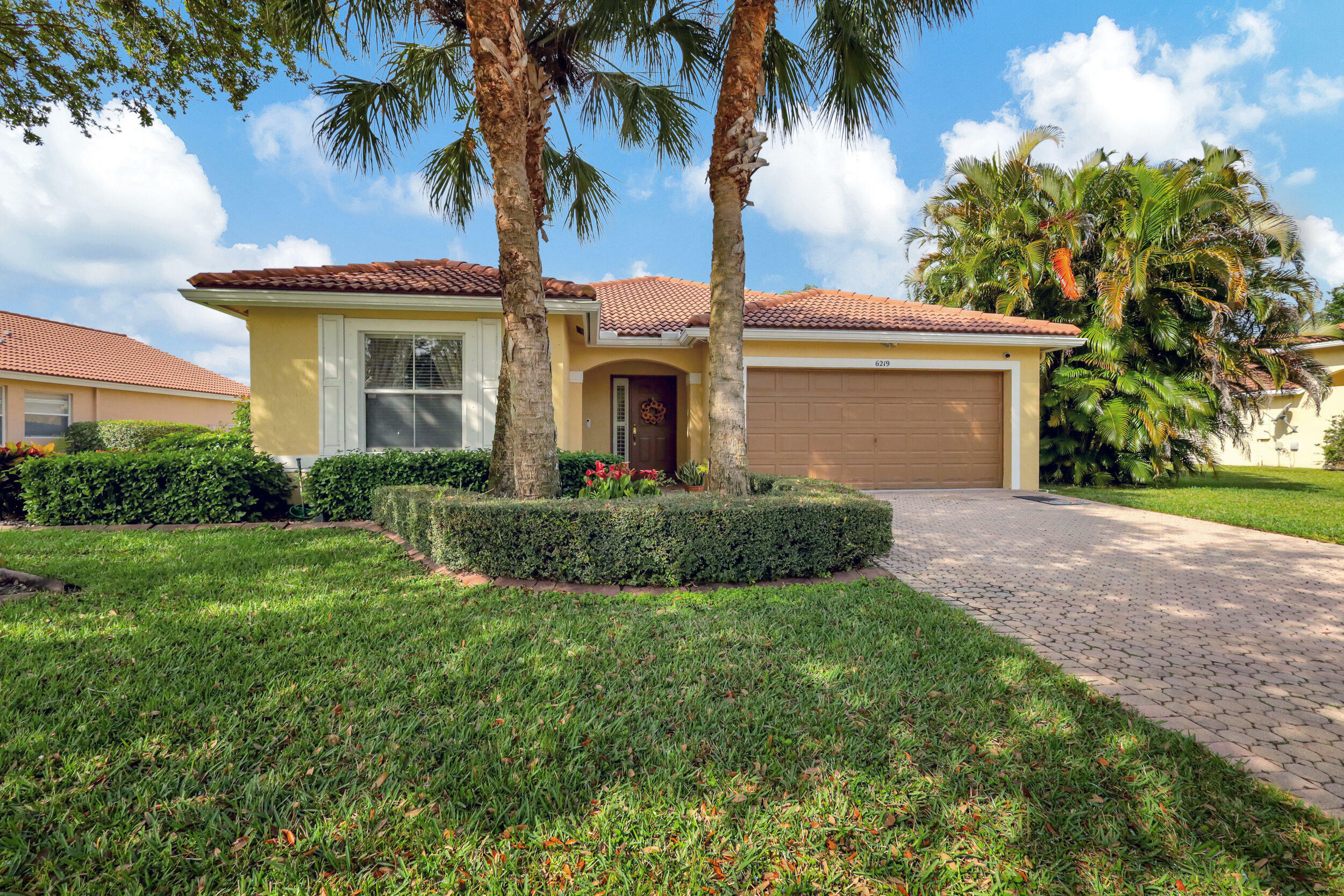 Property Photo:  6219 Sand Hills Circle  FL 33463 