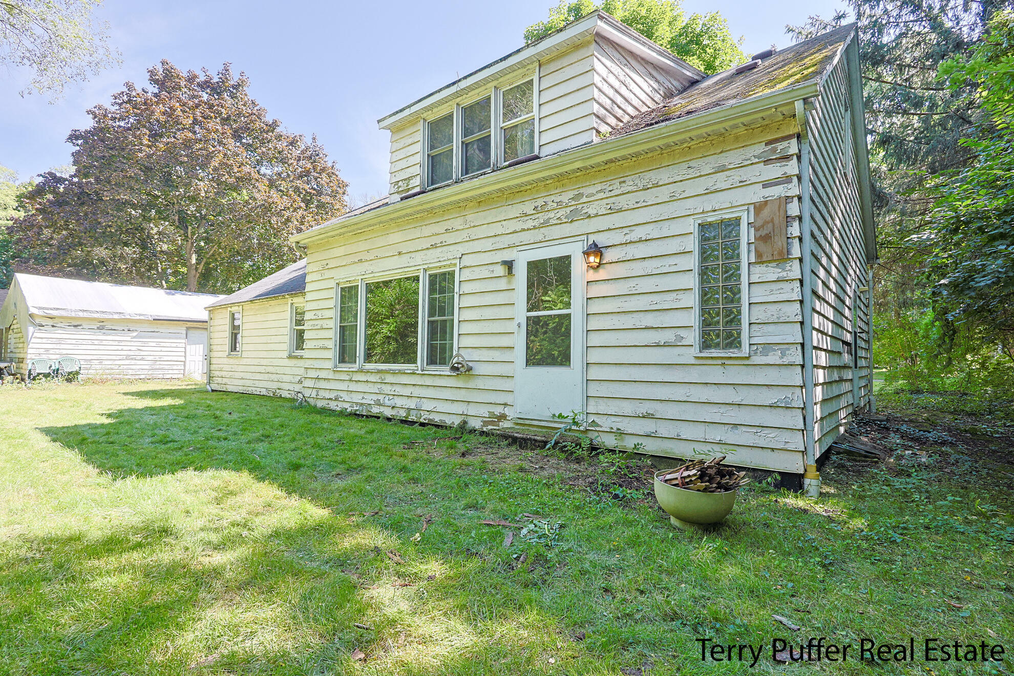 Property Photo:  402 Searles Avenue  MI 49022 