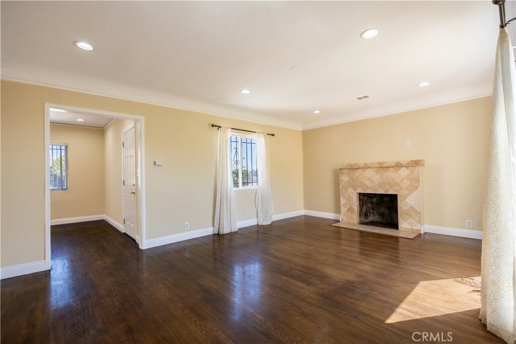 Property Photo:  1404 Overhill Drive  CA 90302 