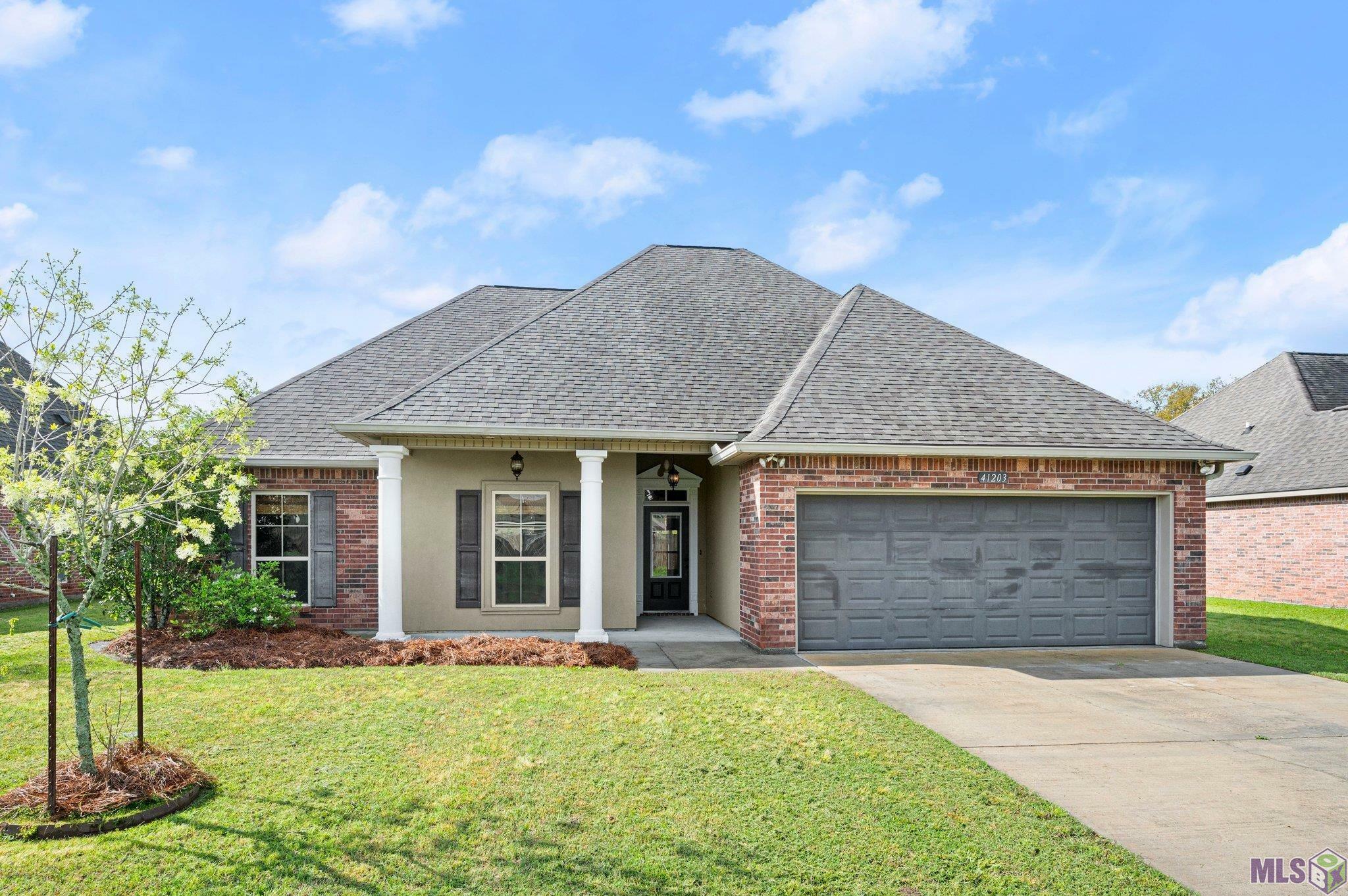 Property Photo: 41203 Hidden Cove Ave LA 70737