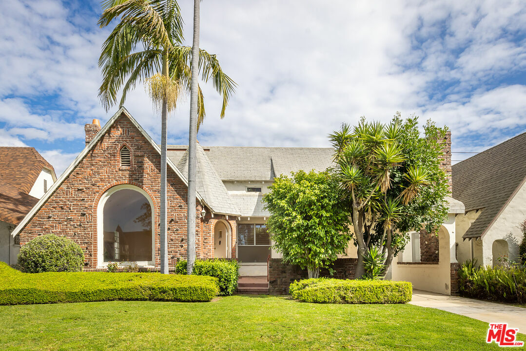 Property Photo: 1222 S Genesee Ave CA 90019