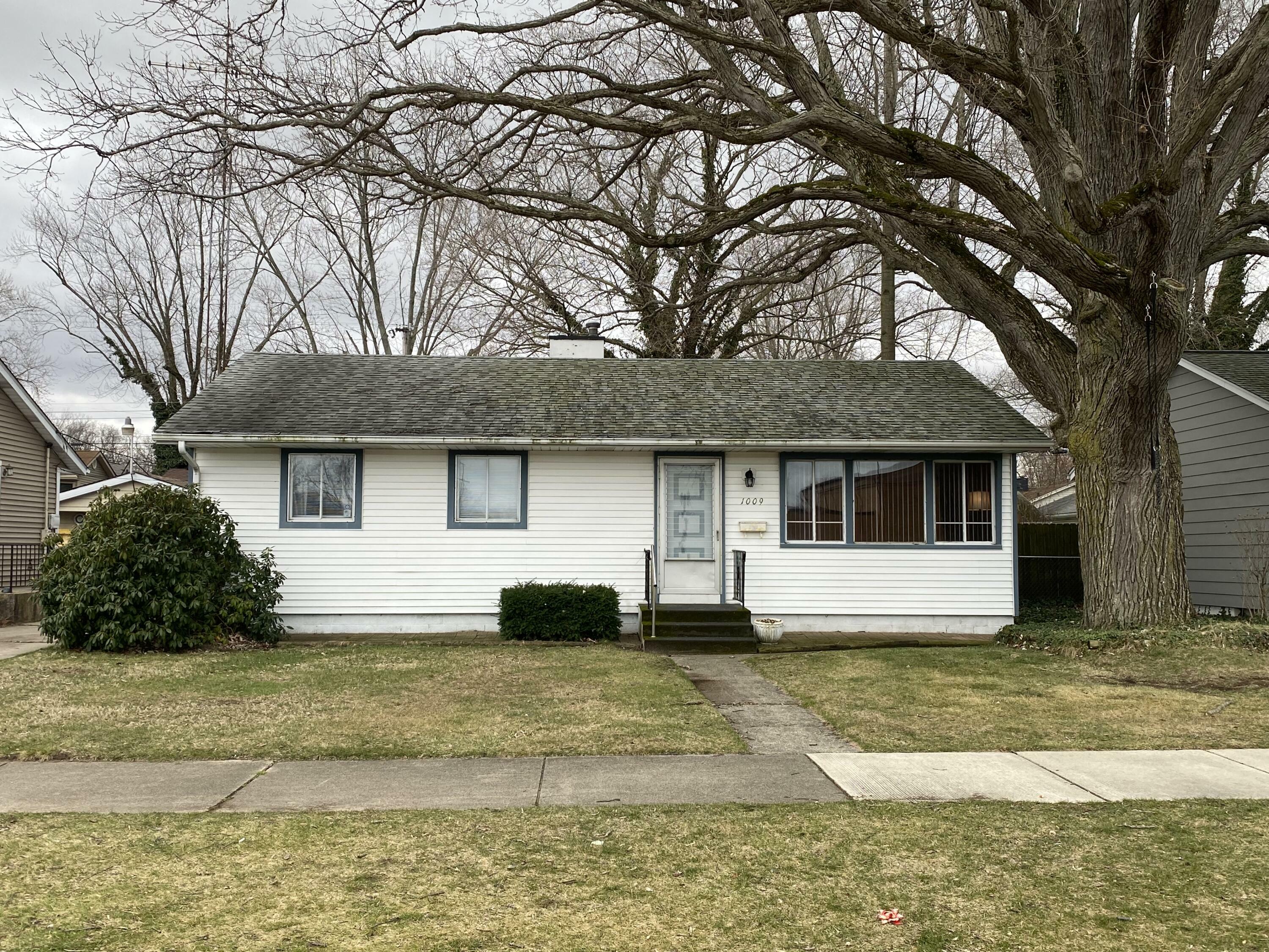 Property Photo: 1009 W Coolspring Avenue IN 46360
