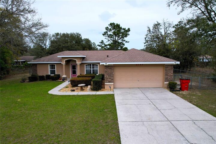 Property Photo: 2047 W Paragon Lane FL 34434