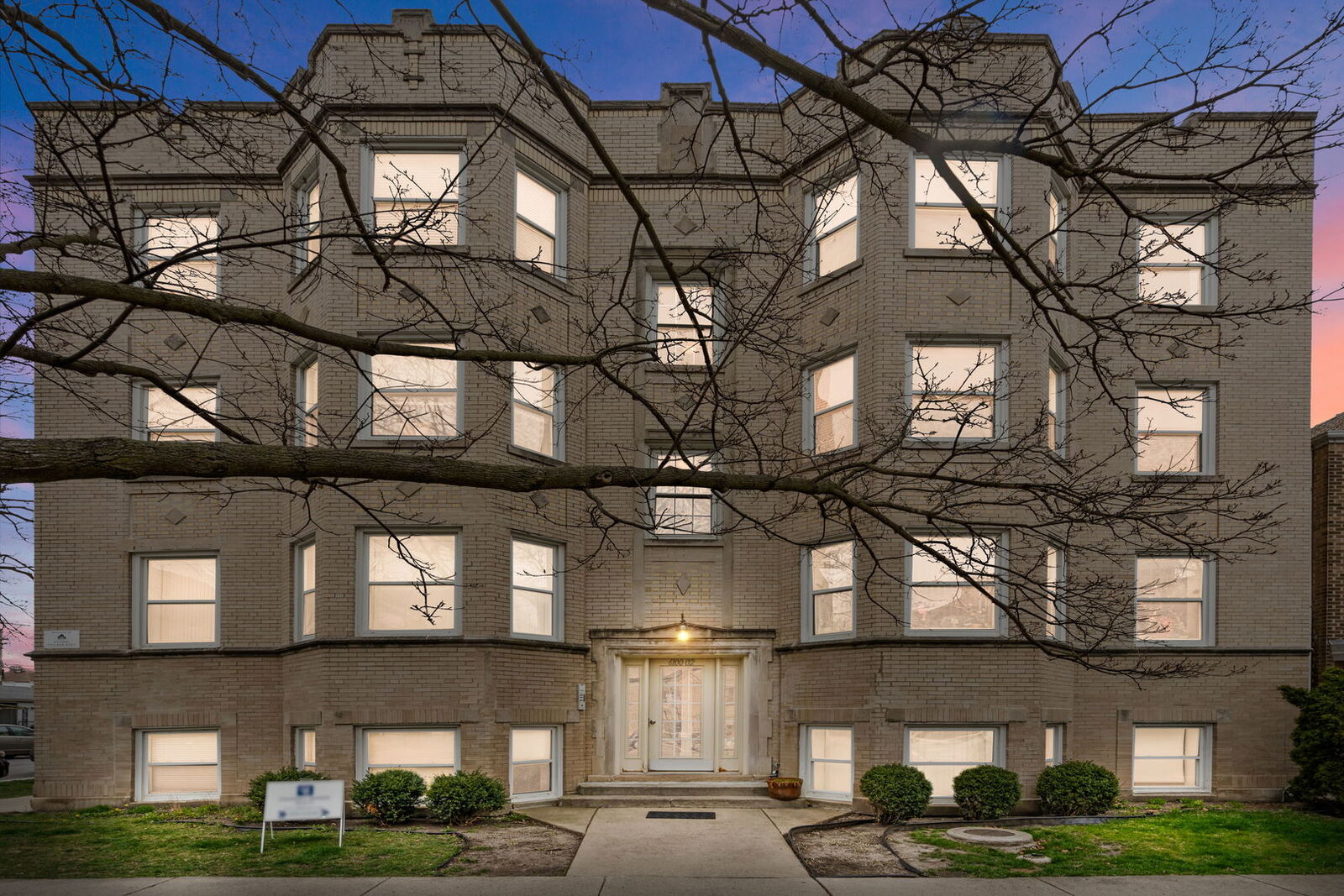 Property Photo:  6102 N Mozart Street 2  IL 60659 