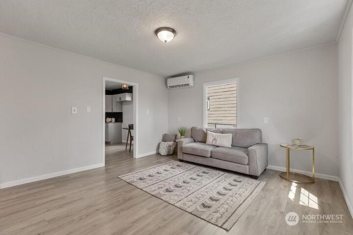 Property Photo:  908 W Chestnut St  WA 99362 