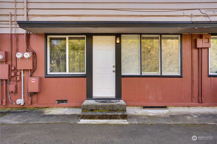 Property Photo: 1146 Magnuson Way WA 98310