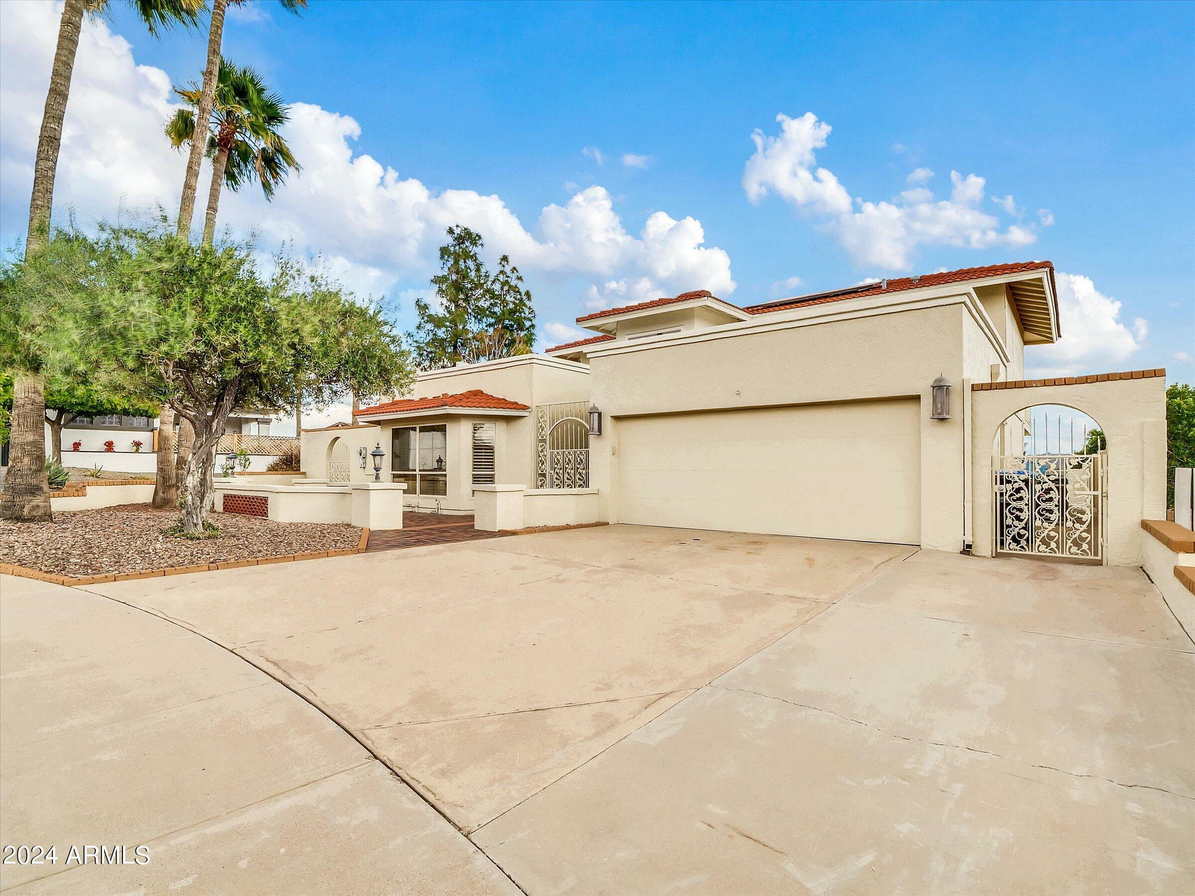 Property Photo:  2237 E Captain Dreyfus Avenue  AZ 85022 