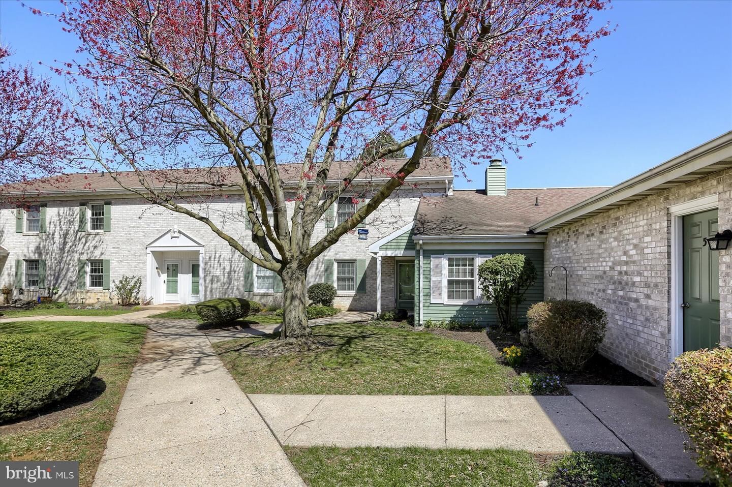 Property Photo: 5 Ashlea Ville PA 17557