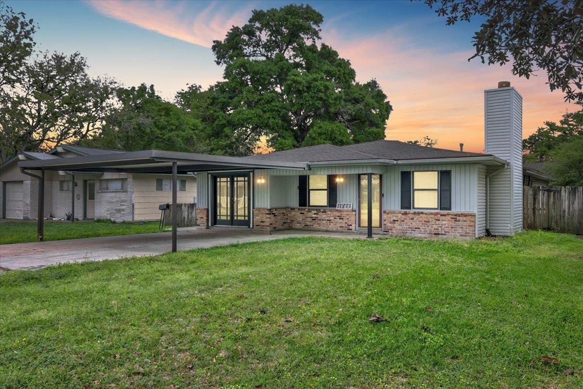 Property Photo:  1711 Franklin  TX 77627 