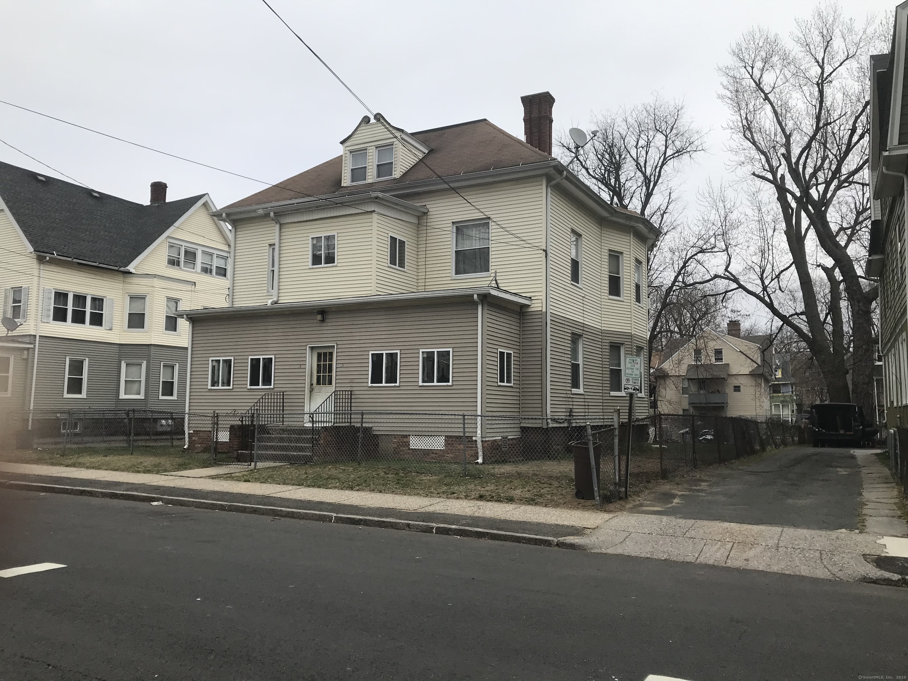 Property Photo:  26-28 Lenox Street  CT 06112 