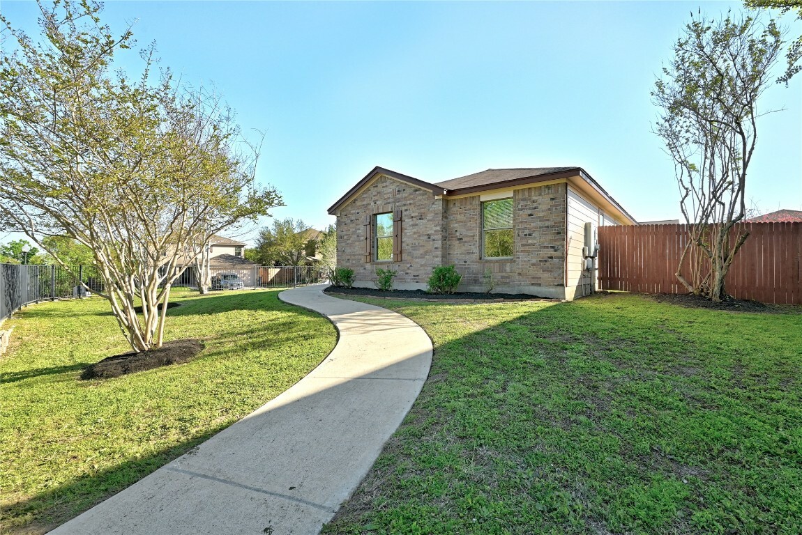 Property Photo:  5811 Viewpoint Drive  TX 78744 