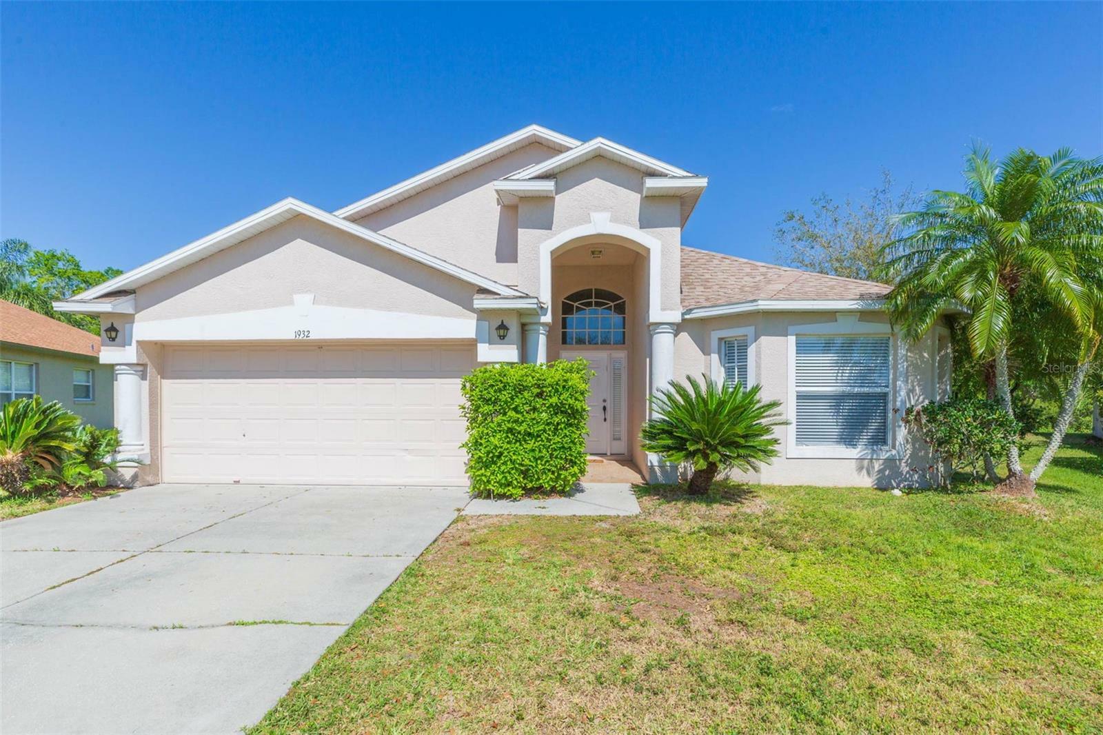 Property Photo:  1932 Grenville Court  FL 33543 